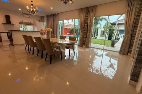 House in Pattaya, Thailand 4 bedrooms № 178978 - photo 3