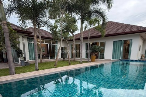 House in Pattaya, Thailand 4 bedrooms № 178978 - photo 9