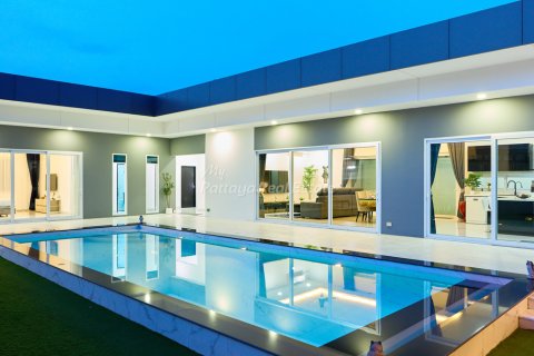 House in Pattaya, Thailand 3 bedrooms № 178979 - photo 24