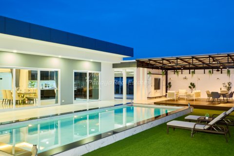 House in Pattaya, Thailand 3 bedrooms № 178979 - photo 27