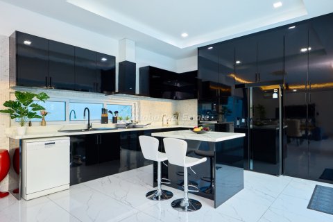 House in Pattaya, Thailand 3 bedrooms № 178979 - photo 3