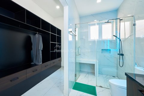 House in Pattaya, Thailand 3 bedrooms № 178979 - photo 17