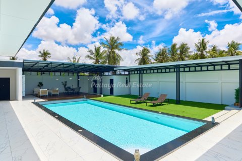 House in Pattaya, Thailand 3 bedrooms № 178979 - photo 29