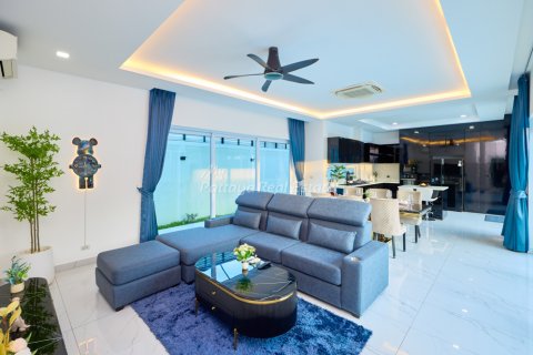 House in Pattaya, Thailand 3 bedrooms № 178979