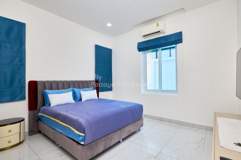 House in Pattaya, Thailand 3 bedrooms № 178979 - photo 7
