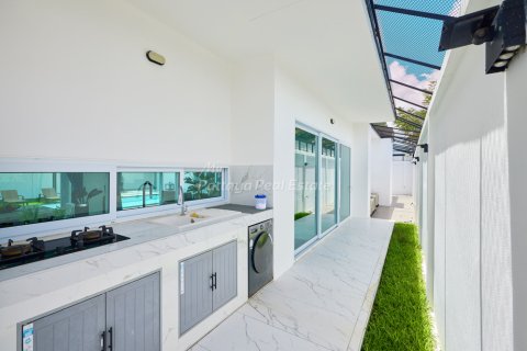 House in Pattaya, Thailand 3 bedrooms № 178979 - photo 26
