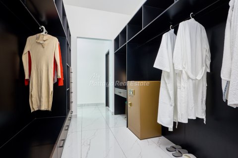 House in Pattaya, Thailand 3 bedrooms № 178979 - photo 16