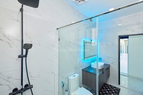House in Pattaya, Thailand 3 bedrooms № 178979 - photo 10