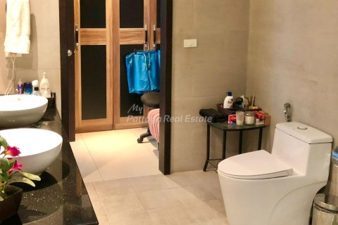 Condo in Pattaya, Thailand, 2 bedrooms № 178982 - photo 14