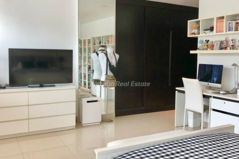 Condo in Pattaya, Thailand, 2 bedrooms № 178982 - photo 11
