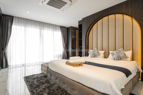 House in Bang Lamung, Thailand 4 bedrooms № 178981 - photo 30