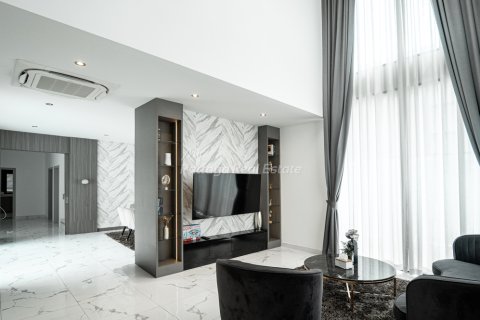 House in Bang Lamung, Thailand 4 bedrooms № 178981 - photo 6