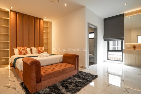 House in Bang Lamung, Thailand 4 bedrooms № 178981 - photo 20