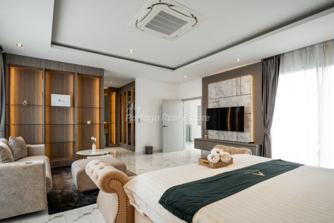 House in Bang Lamung, Thailand 4 bedrooms № 178981 - photo 28