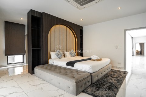 House in Bang Lamung, Thailand 4 bedrooms № 178981 - photo 24