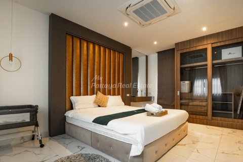 House in Bang Lamung, Thailand 4 bedrooms № 178981 - photo 12