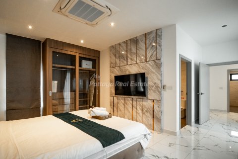 House in Bang Lamung, Thailand 4 bedrooms № 178981 - photo 13