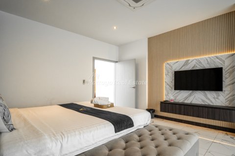 House in Bang Lamung, Thailand 4 bedrooms № 178981 - photo 25