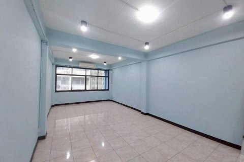 Townhouse in Khlong Toei, Bangkok, Thailand 4 bedrooms № 153417 - photo 2