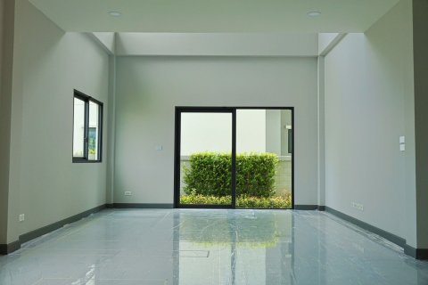 House in Bang Kaeo, Thailand 4 bedrooms № 153418 - photo 5