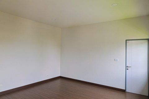 House in Bang Kaeo, Thailand 4 bedrooms № 153418 - photo 25