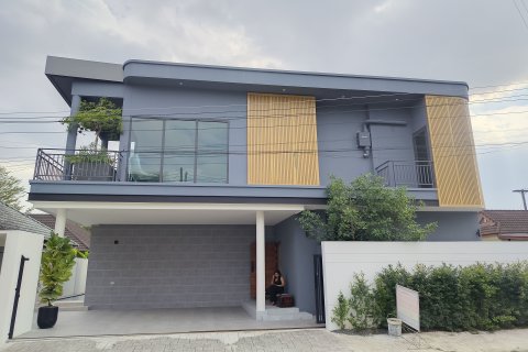 Дом в Ханг Донге, Таиланд с 4 спальнями  № 153414