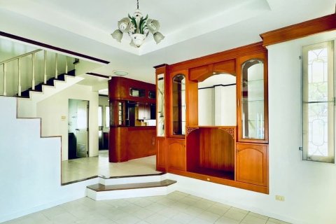 House in Pattaya, Thailand 4 bedrooms № 152883 - photo 1