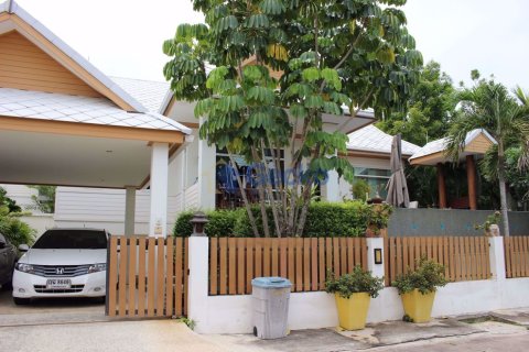 House in Pattaya, Thailand 3 bedrooms № 197135