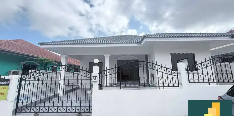 Casa de 3 dormitorios en Pattaya, Tailandia № 210859