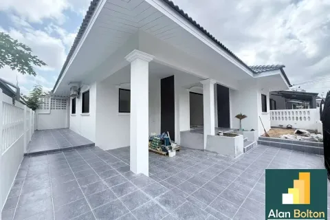Casa de 3 dormitorios en Pattaya, Tailandia № 210859 - foto 4