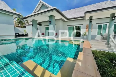 Casa de 4 dormitorios en Jomtien Beach, Pattaya, Tailandia № 210857 - foto 12