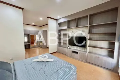 Casa de 4 dormitorios en Jomtien Beach, Pattaya, Tailandia № 210857 - foto 8