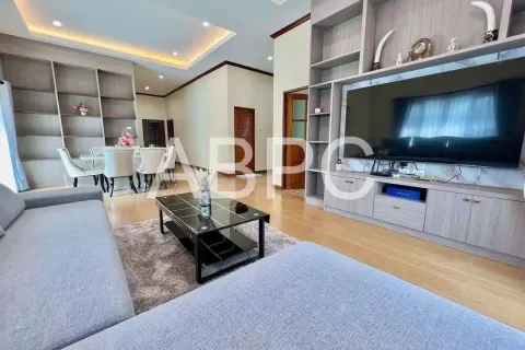 Casa de 4 dormitorios en Jomtien Beach, Pattaya, Tailandia № 210857 - foto 5