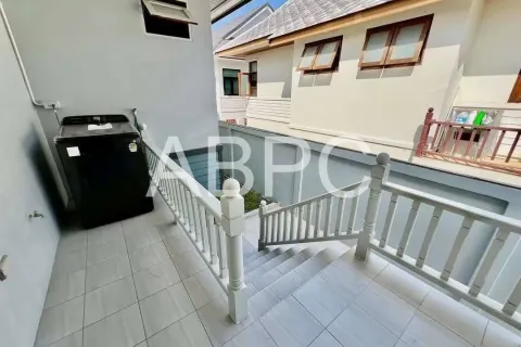 Casa de 4 dormitorios en Jomtien Beach, Pattaya, Tailandia № 210857 - foto 10