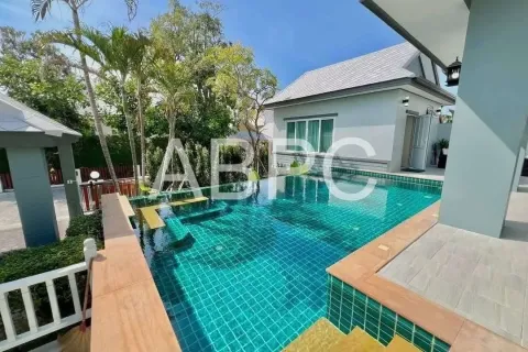 Casa de 4 dormitorios en Jomtien Beach, Pattaya, Tailandia № 210857 - foto 3