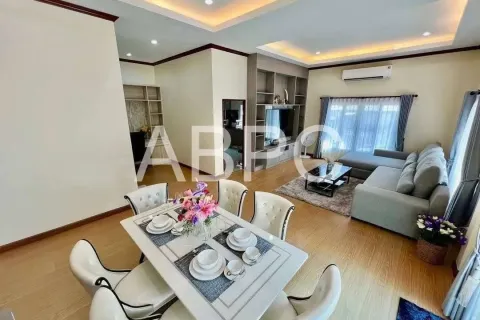 Casa de 4 dormitorios en Jomtien Beach, Pattaya, Tailandia № 210857 - foto 6