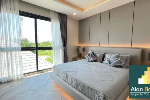 Casa de 5 dormitorios en Pattaya, Tailandia № 210855 - foto 7