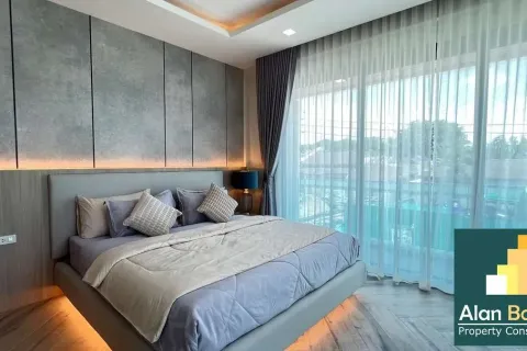 Casa de 5 dormitorios en Pattaya, Tailandia № 210855 - foto 11