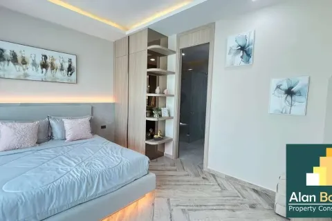 Casa de 5 dormitorios en Pattaya, Tailandia № 210855 - foto 8