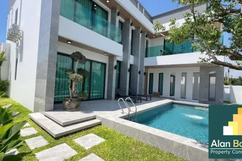 Casa de 5 dormitorios en Pattaya, Tailandia № 210855 - foto 3