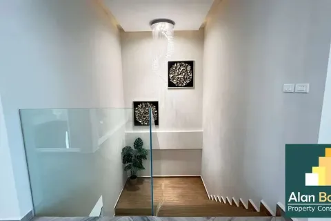 Casa de 5 dormitorios en Pattaya, Tailandia № 210855 - foto 17
