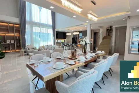 Casa de 5 dormitorios en Pattaya, Tailandia № 210855 - foto 14