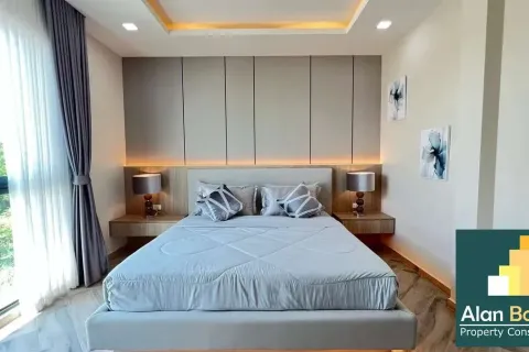 Casa de 5 dormitorios en Pattaya, Tailandia № 210855 - foto 9
