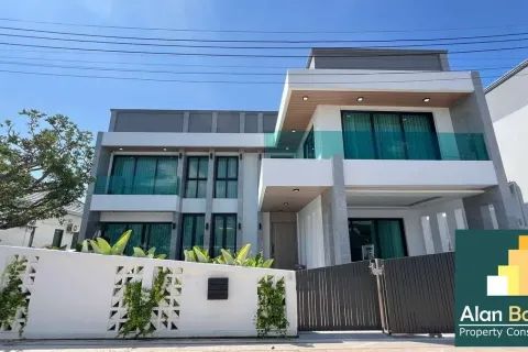 Casa de 5 dormitorios en Pattaya, Tailandia № 210855 - foto 2