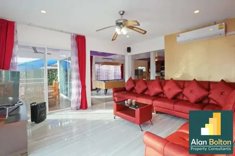 Casa de 7 dormitorios en Jomtien Beach, Pattaya, Tailandia № 210781 - foto 2