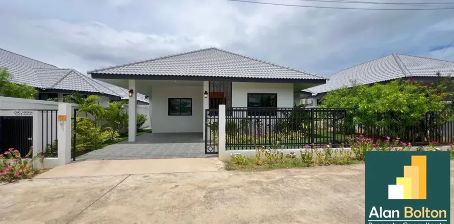 Casa de 3 dormitorios en Pattaya, Tailandia № 210780