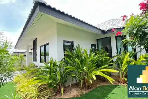 Casa de 3 dormitorios en Pattaya, Tailandia № 210780 - foto 4