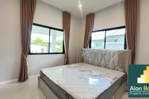 Casa de 3 dormitorios en Pattaya, Tailandia № 210780 - foto 11