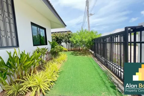 Casa de 3 dormitorios en Pattaya, Tailandia № 210780 - foto 3