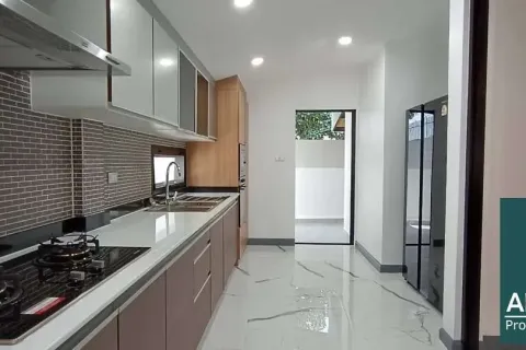 Casa de 3 dormitorios en Pattaya, Tailandia № 210778 - foto 10